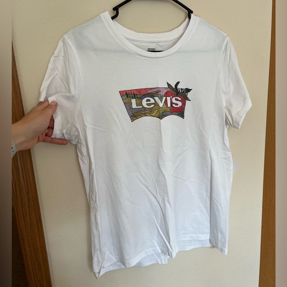 Levi’s Women’s Tee Size L